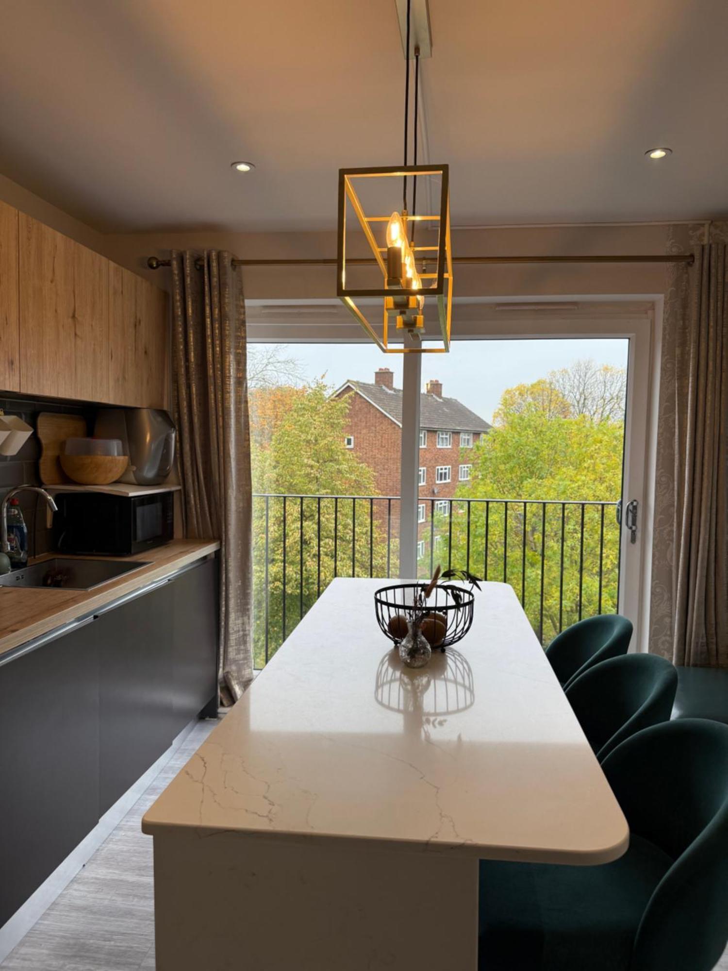 Luxury Spacious Flat Close To Londres